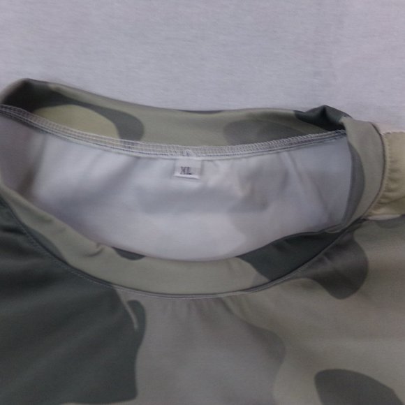 Mens Dog Camouflage Pull Over shirt XL NWT - Picture 3 of 4
